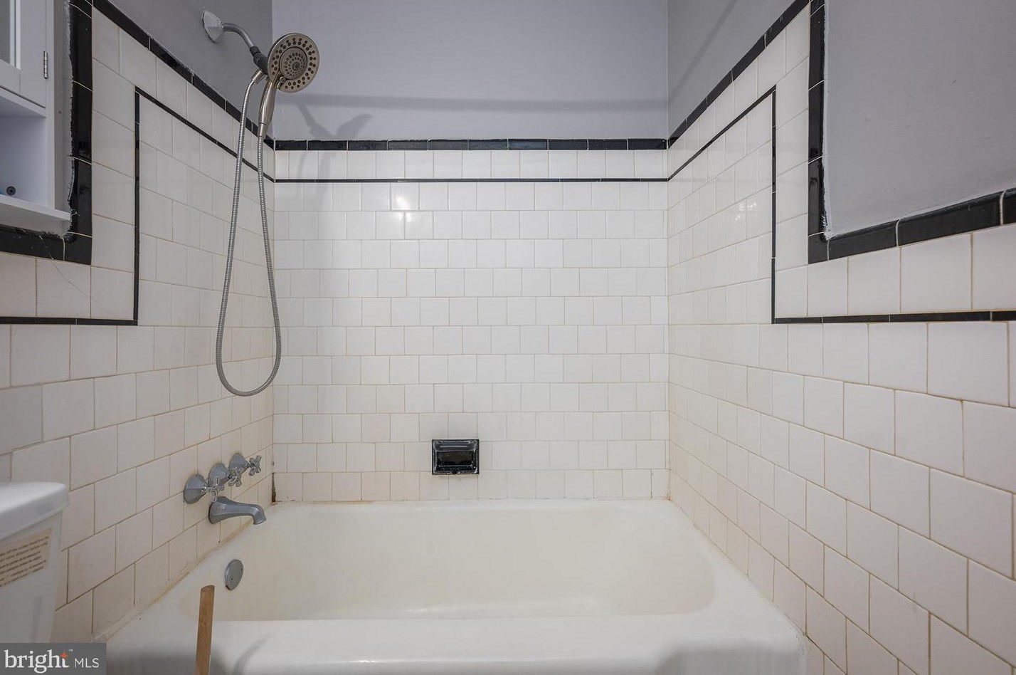 6103 Chinquapin Pkwy, Baltimore MD 21239-1944 exterior