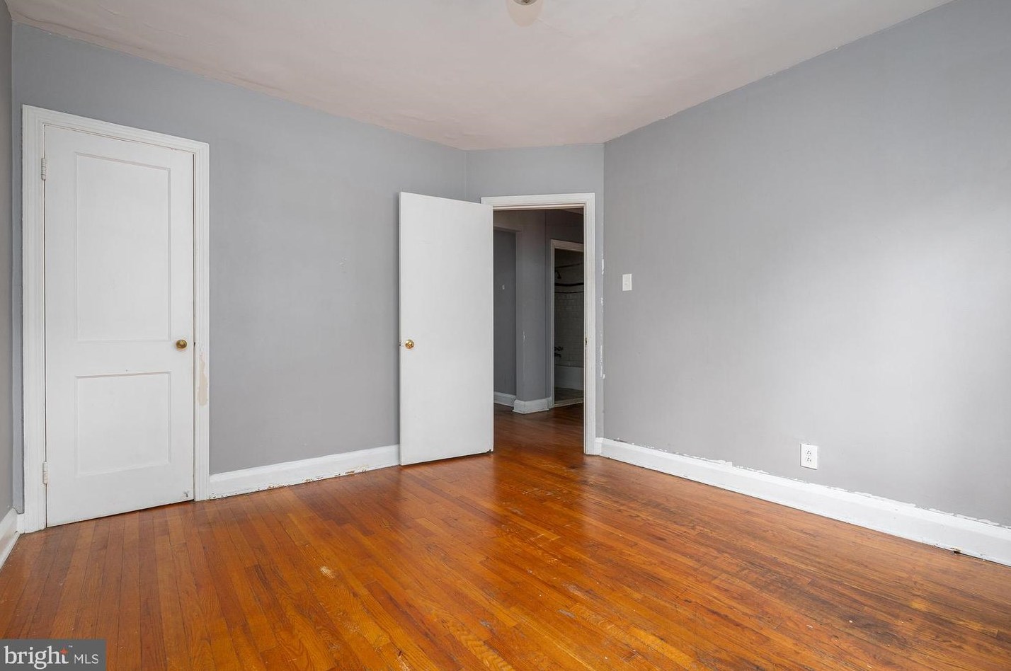 6103 Chinquapin Pkwy, Baltimore MD 21239-1944 exterior