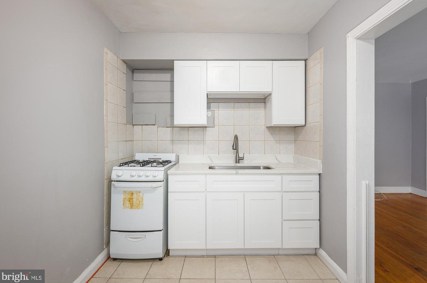 6103 Chinquapin Pkwy, Baltimore MD 21239-1944 exterior