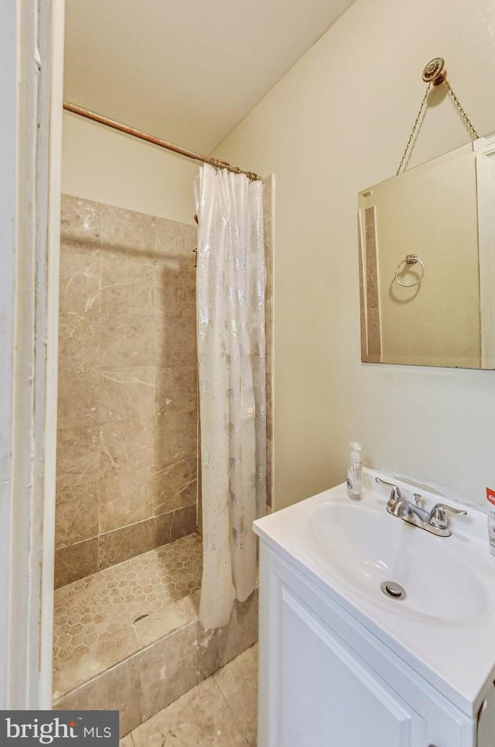 212 22 St, Baltimore MD 21218-5832 exterior