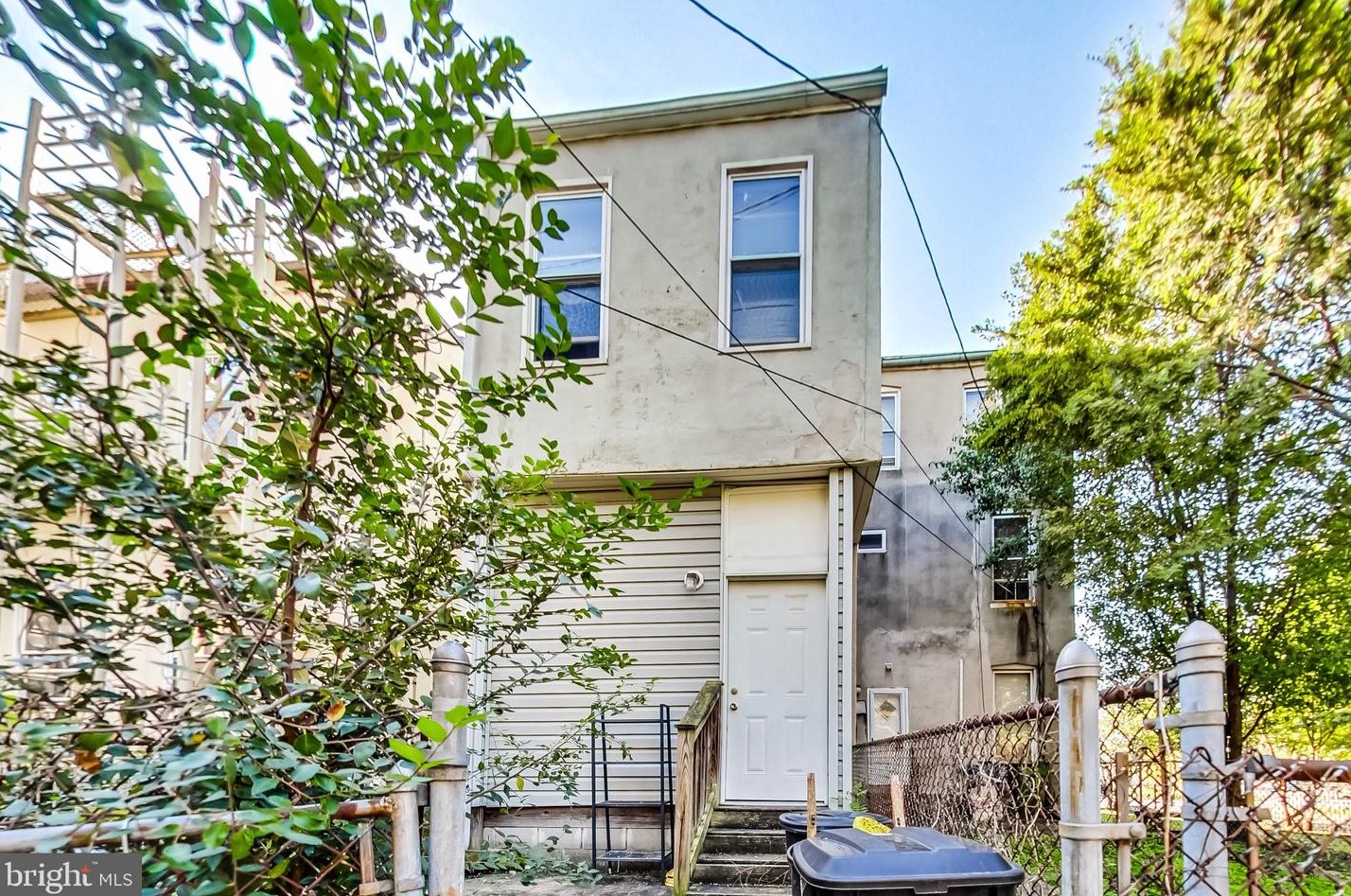 212 22 St, Baltimore MD 21218-5832 exterior