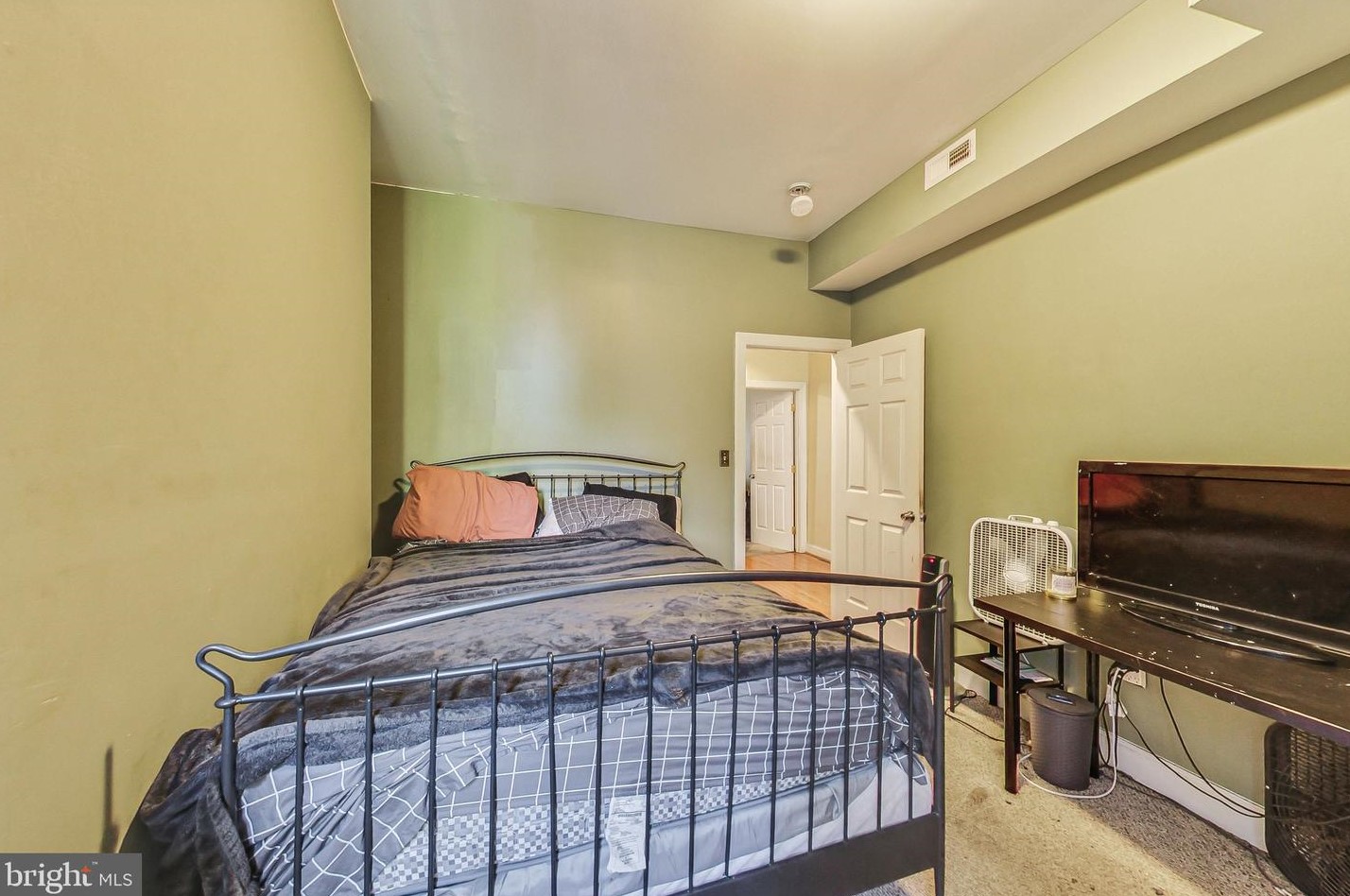 212 22 St, Baltimore MD 21218-5832 exterior