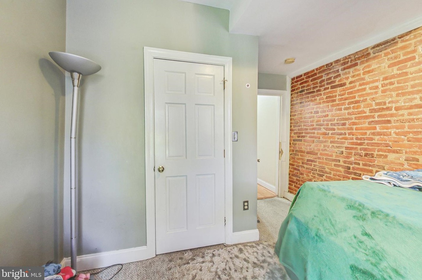 212 22 St, Baltimore MD 21218-5832 exterior