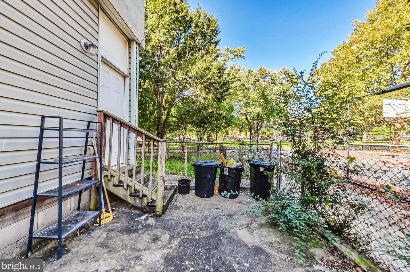 212 22 St, Baltimore MD 21218-5832 exterior