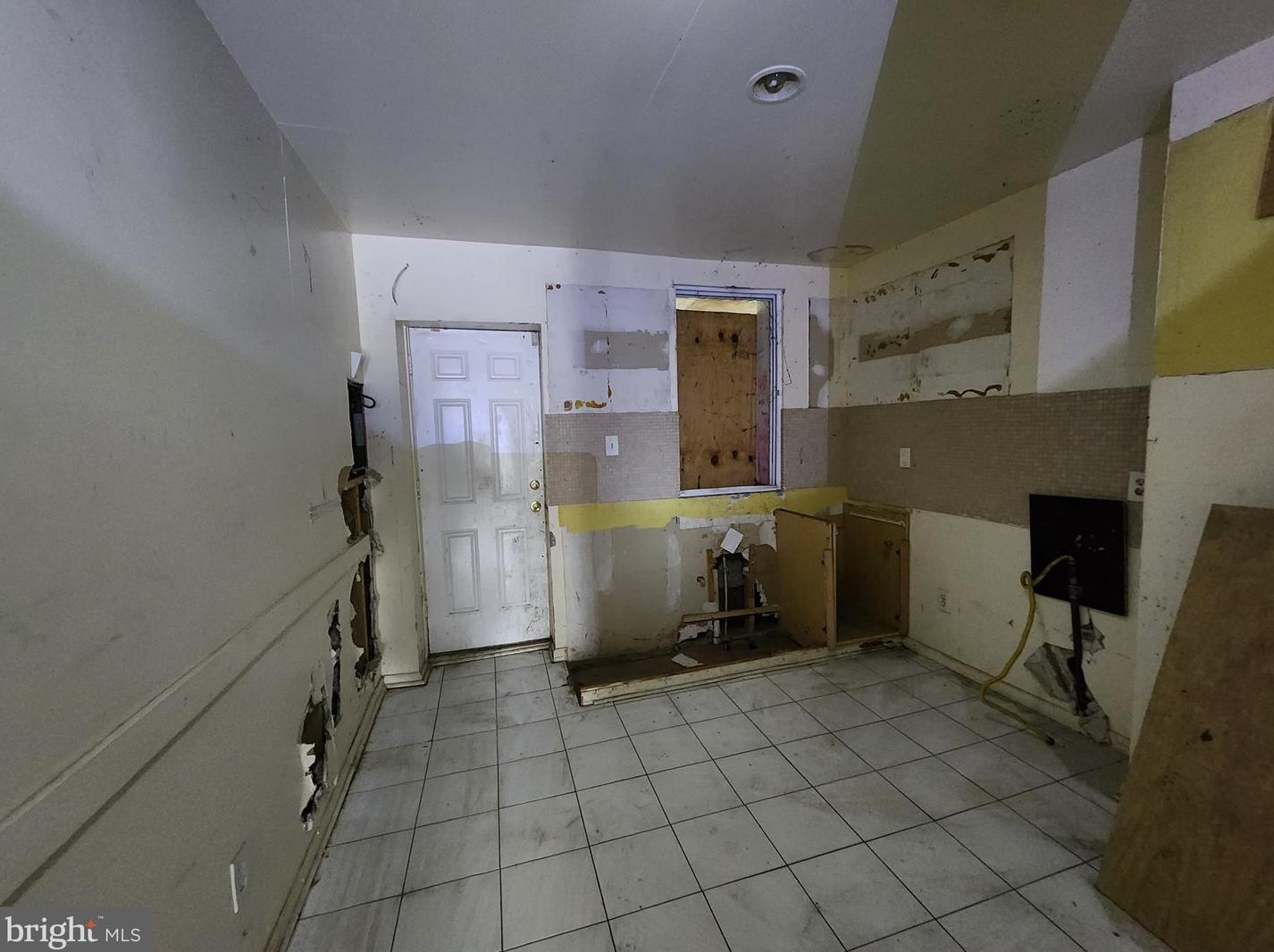 2127 Mchenry St, Baltimore MD 21223-2901 exterior