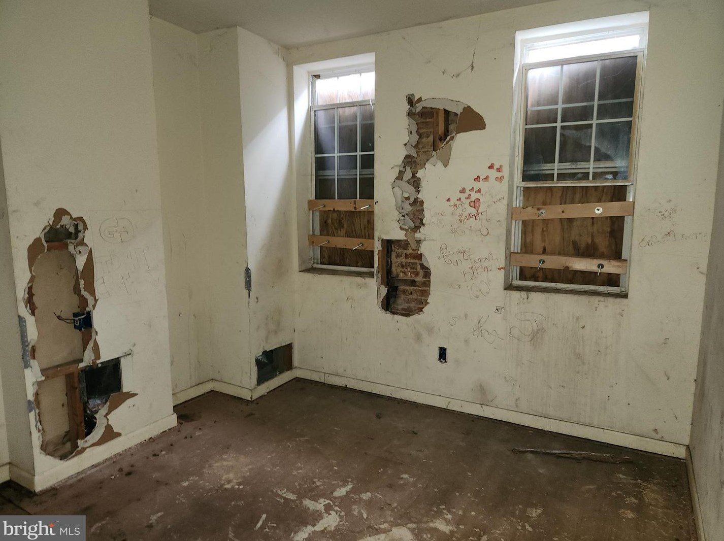 2127 Mchenry St, Baltimore MD 21223-2901 exterior