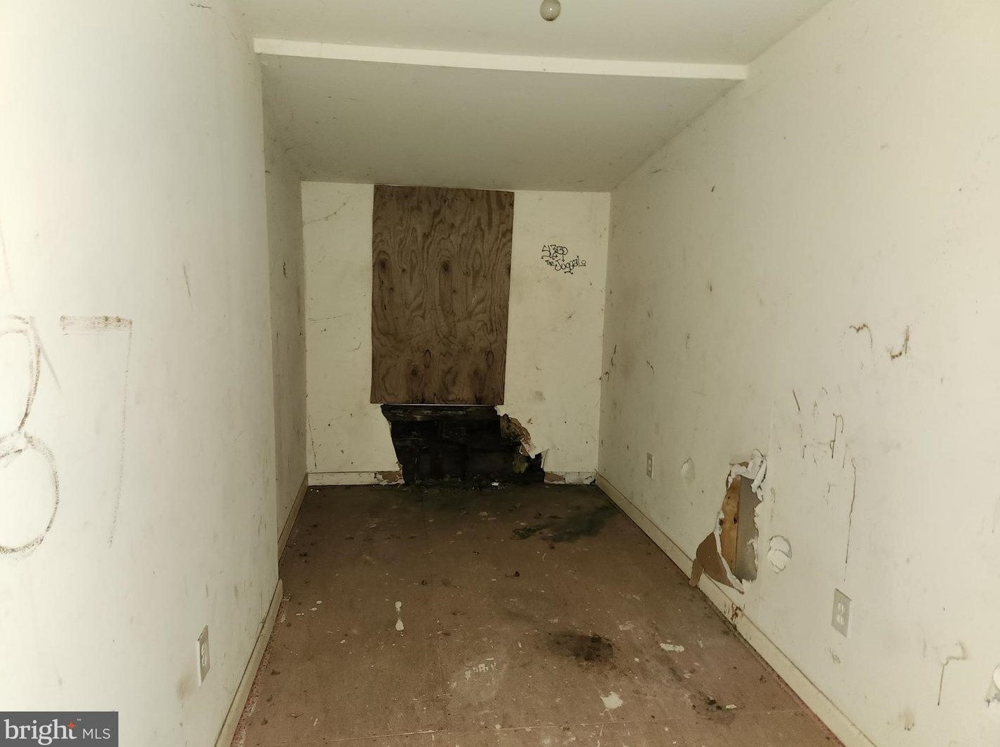 2127 Mchenry St, Baltimore MD 21223-2901 exterior