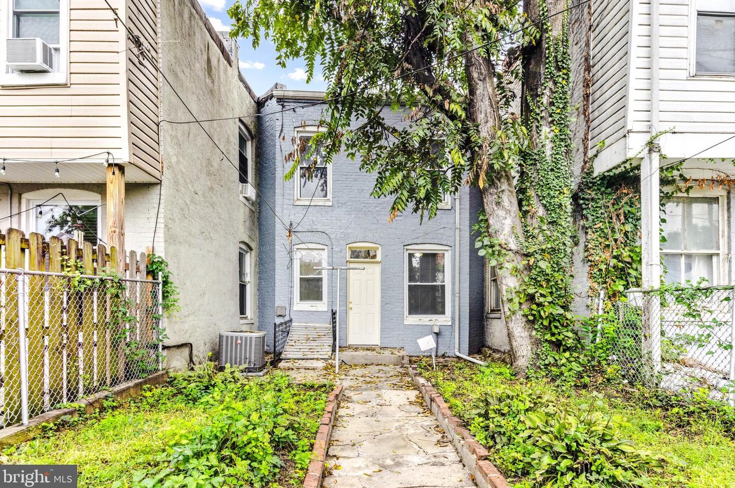 2705 Howard St, Baltimore MD  21218-4310 exterior