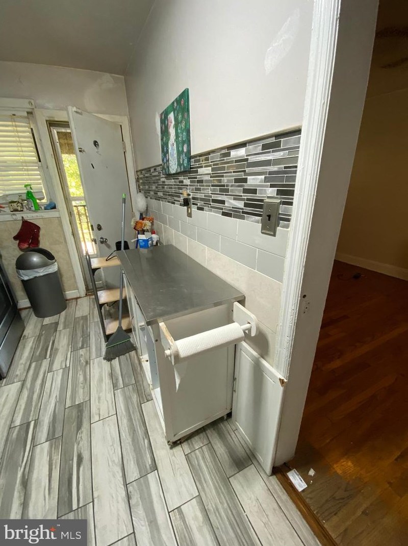 450 Random Rd, Baltimore MD 21229-3930 exterior