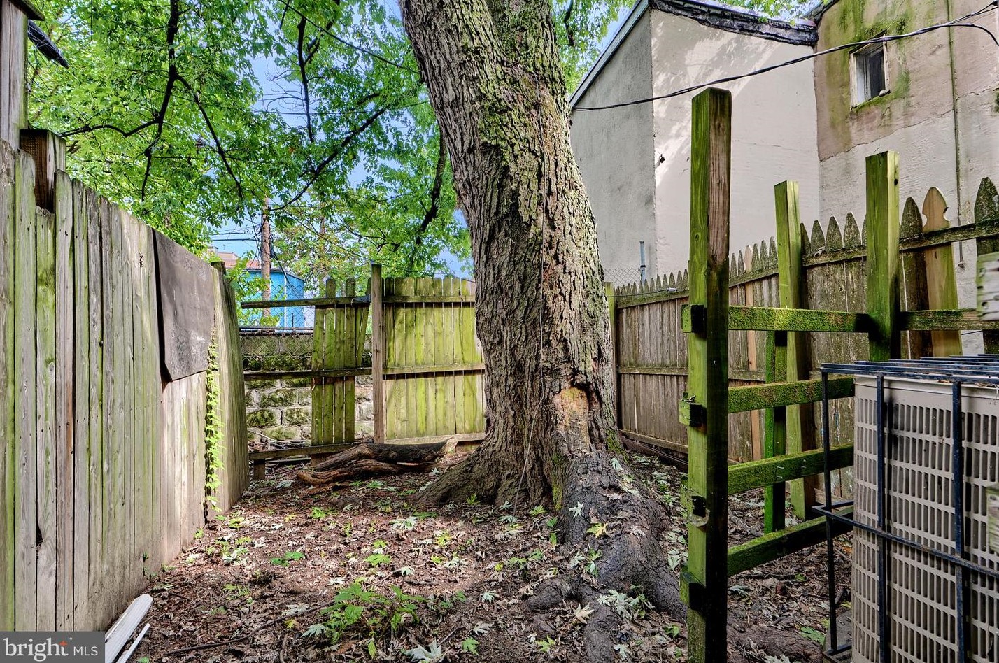 227 Fulton Ave, Baltimore MD  21223-1661 exterior