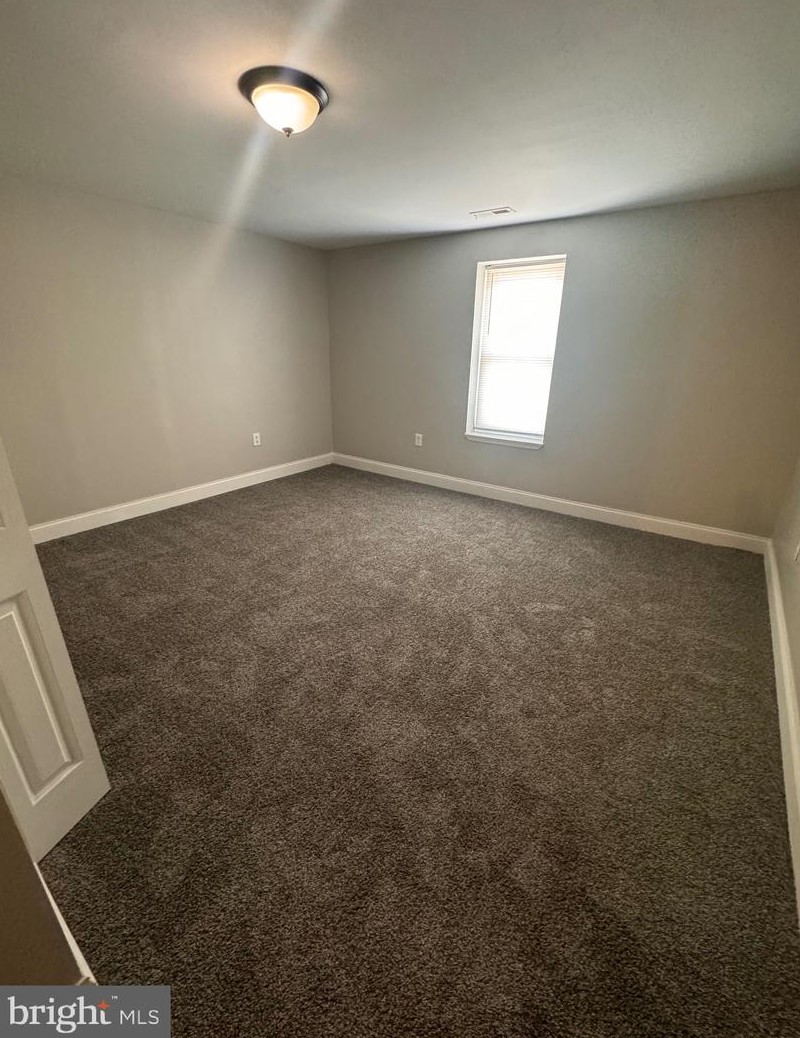 2405 Barclay St, Baltimore, MD 21218-5367