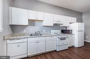 2118 E Hoffman St, Baltimore, MD 21213 - Photo 6