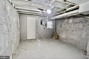 434 E 28th St, Baltimore, MD 21218 - Photo 36