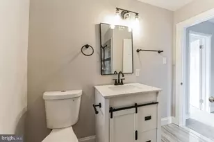 4011 Mortimer Ave, Baltimore, MD 21215 - Photo 16