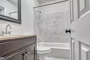 204 N Port St, Baltimore, MD 21224 - Photo 8