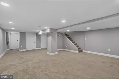 327 Lyndhurst Street, Baltimore, MD 21229 - Photo 32