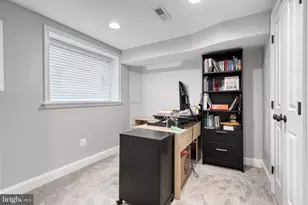 211 S Clinton St, Baltimore, MD 21224 - Photo 10