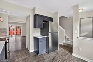 814 Showell Ct, Baltimore, MD 21202 - Photo 2