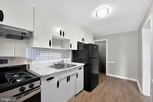 3658 Greenvale Rd, Baltimore, MD 21229 - Photo 14