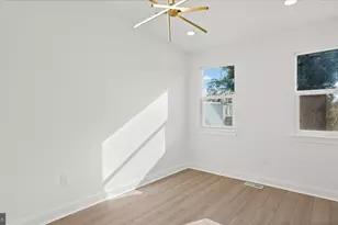 725 E 20th St, Baltimore, MD 21218 - Photo 30