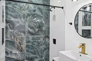 725 E 20th St, Baltimore, MD 21218 - Photo 22