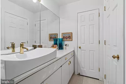 10 E Lee Street #2008, Baltimore, MD 21202 - Photo 18