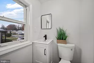 5601 Groveland Ave, Baltimore, MD 21215 - Photo 12