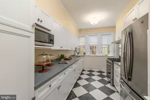 102 W 39th St, Baltimore, MD 21210 - Photo 12