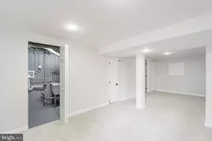 638 Charraway Rd, Baltimore, MD 21229 - Photo 32