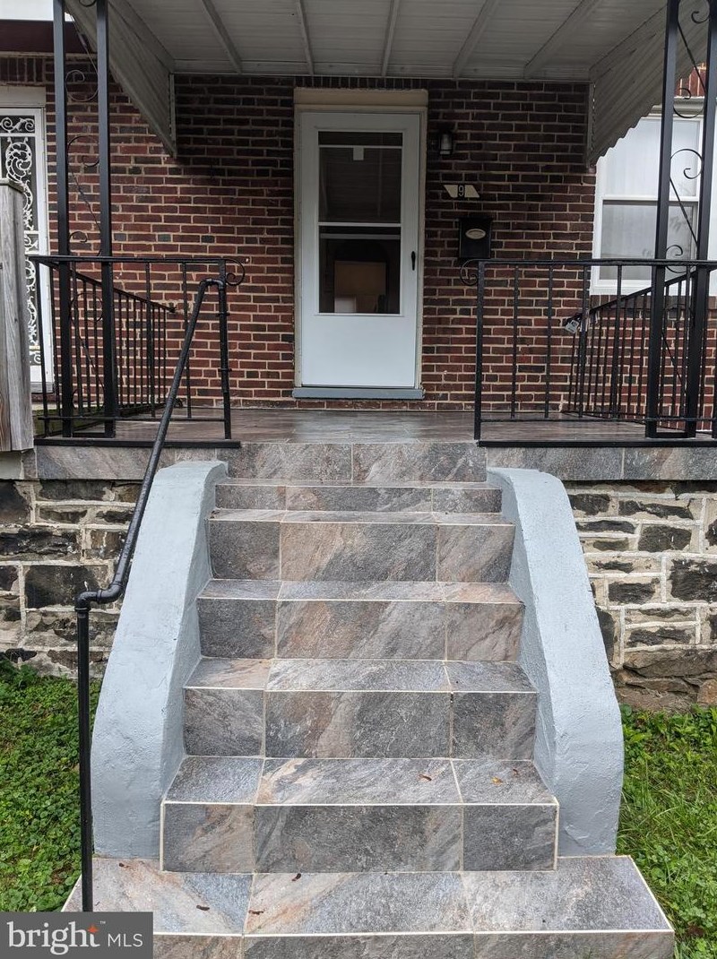 9 Abington Ave, Baltimore, MD 21229-3703