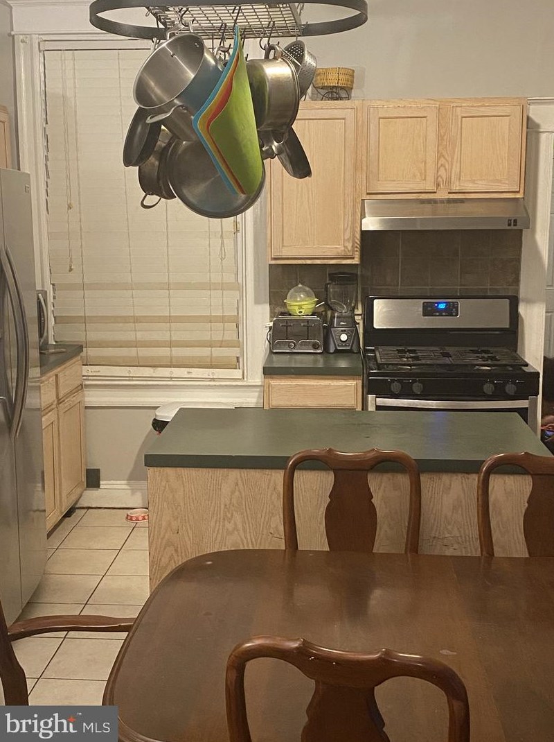 3027 Kenyon Ave, Baltimore, MD 21213-1703