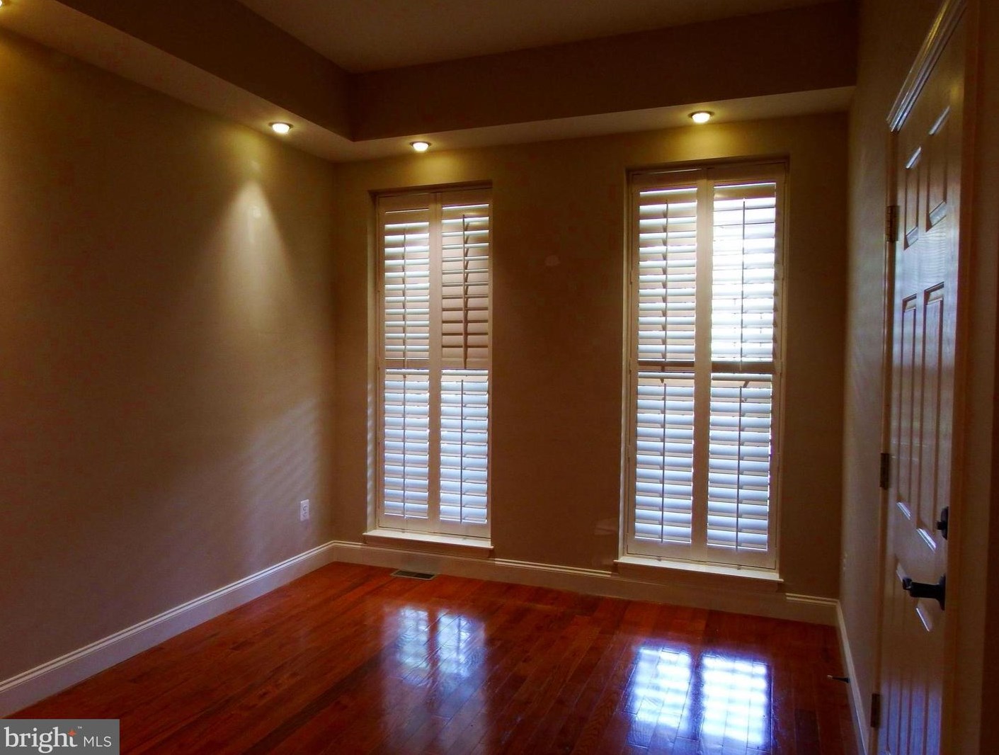 2735 Calvert St, Baltimore MD  21218-4405 exterior