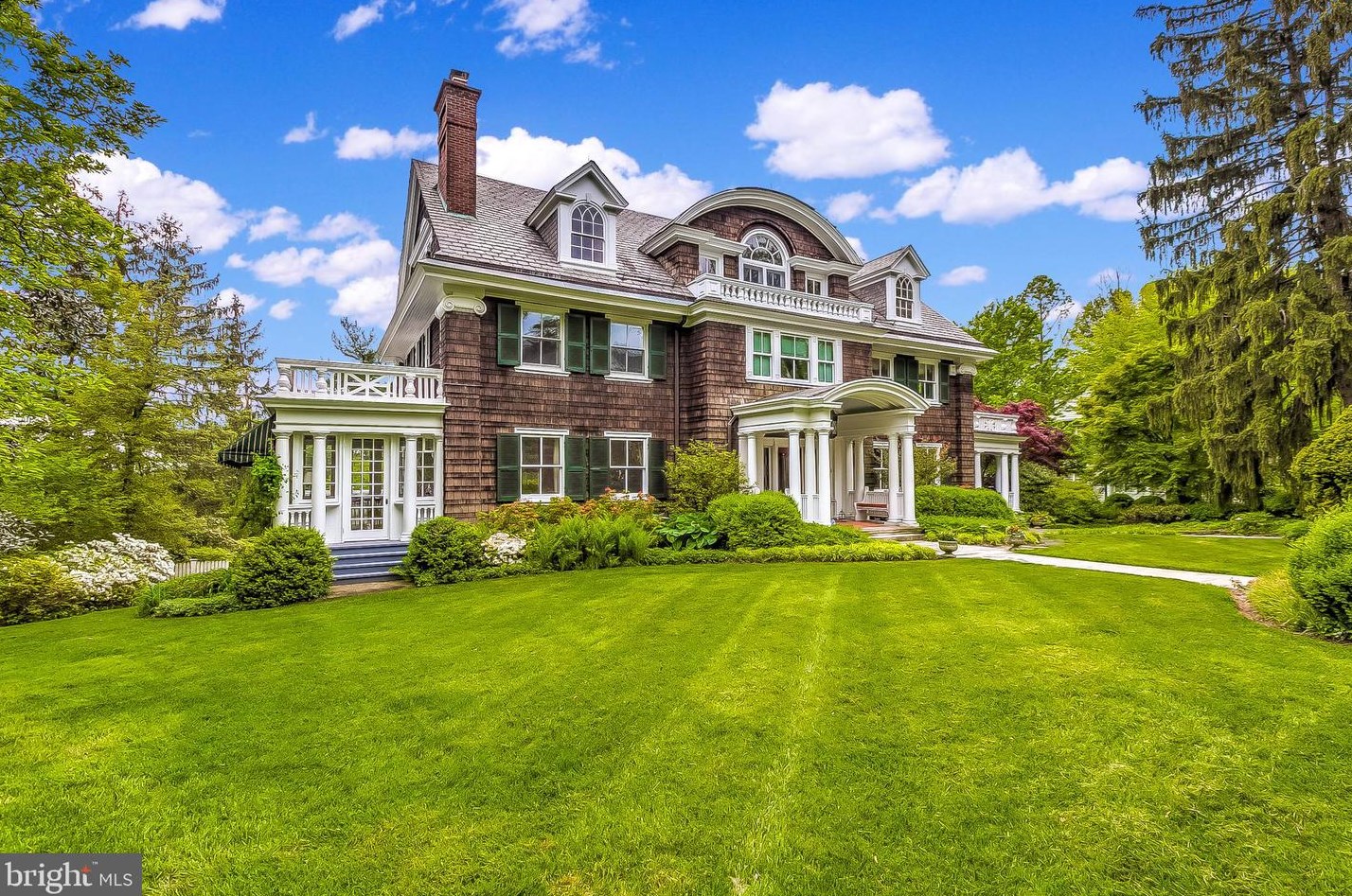 204 Ridgewood Rd, Baltimore, MD 21210-2539