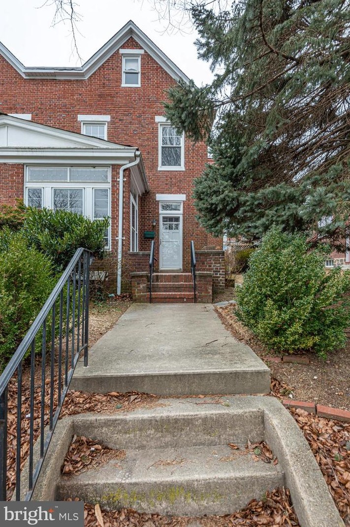 2215 Pelham Ave, Baltimore, MD 21213-1032
