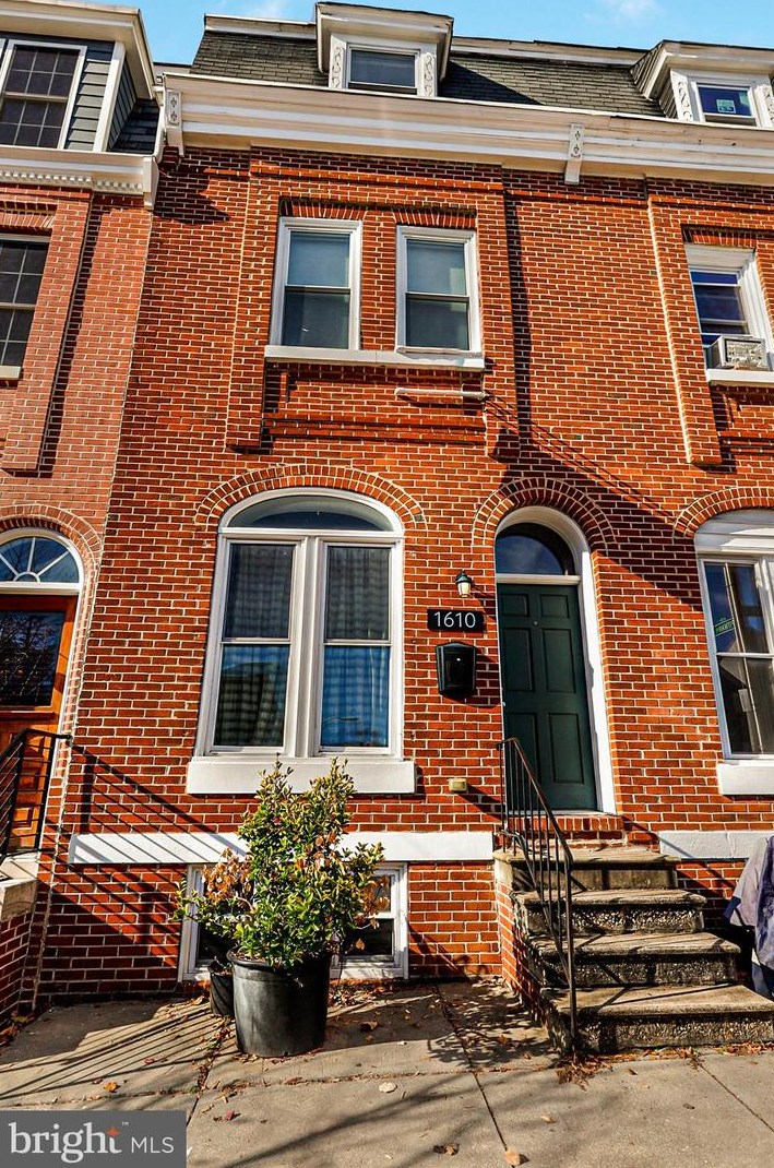 1610 Barclay St, Baltimore, MD 21202-2909