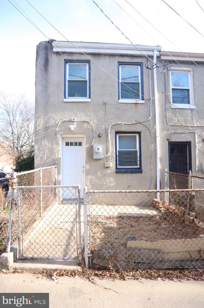 1152 Shields Pl, Baltimore, MD 21201-1418
