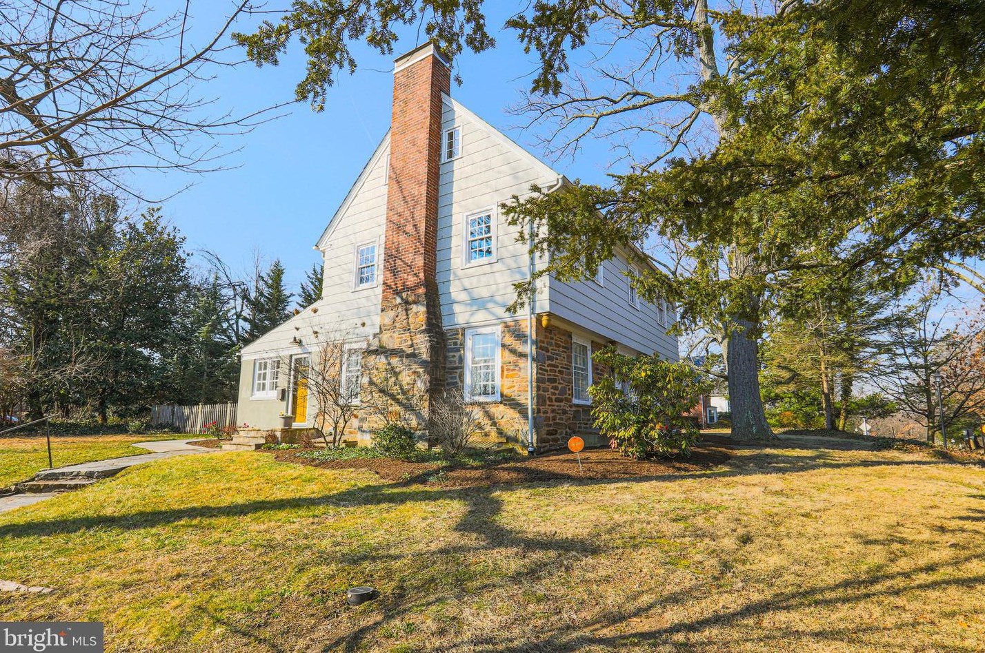 4010 Roundtop Rd, Baltimore, MD 21218-1451