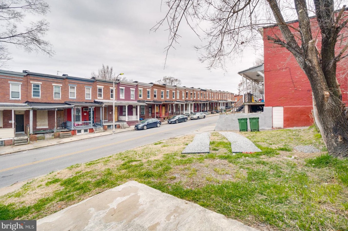 900 Ashburton St, Baltimore MD  21216-4344 exterior