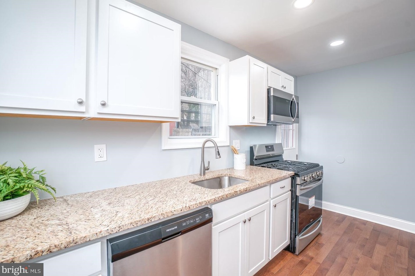 900 Ashburton St, Baltimore MD  21216-4344 exterior
