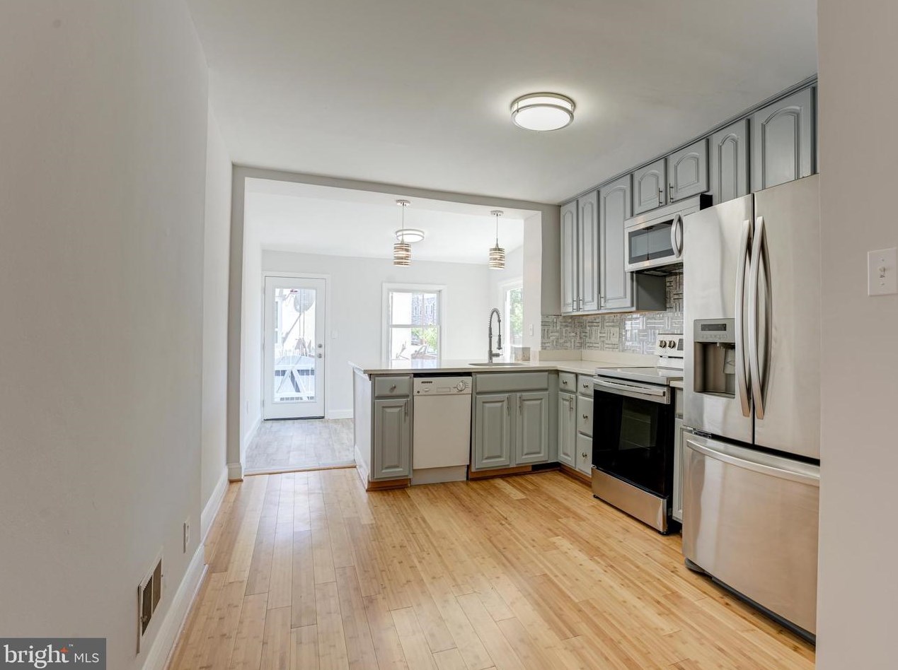 802 Mangold St, Baltimore MD  21230-2505 exterior