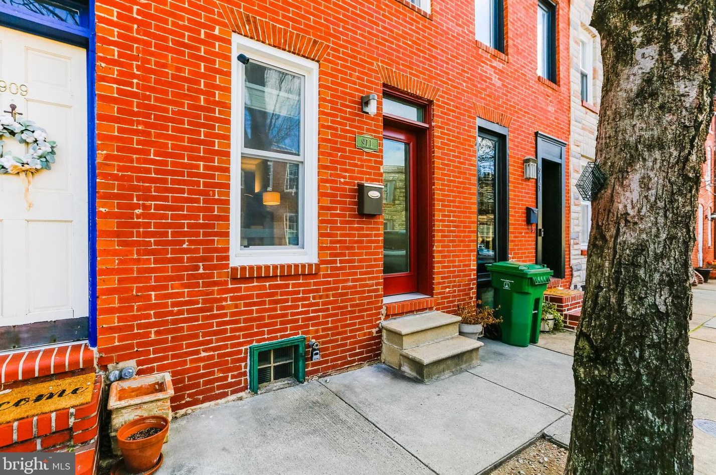 911 Binney St, Baltimore, MD 21224-4704