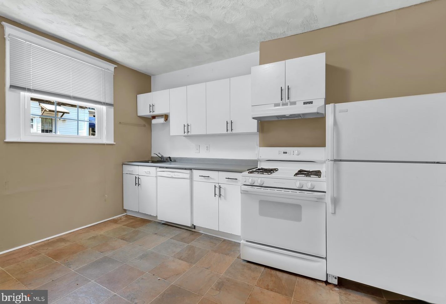 264 Robinson St, Baltimore MD  21224-2214 exterior