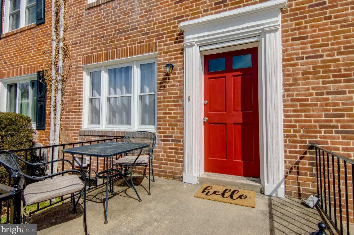 271 Medwick Garth, Baltimore, MD 21228-2101