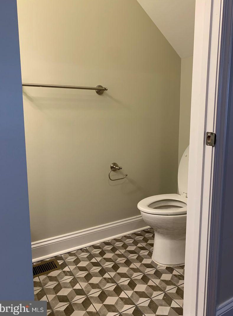 30 Chester St, Baltimore MD  21231-1624 exterior