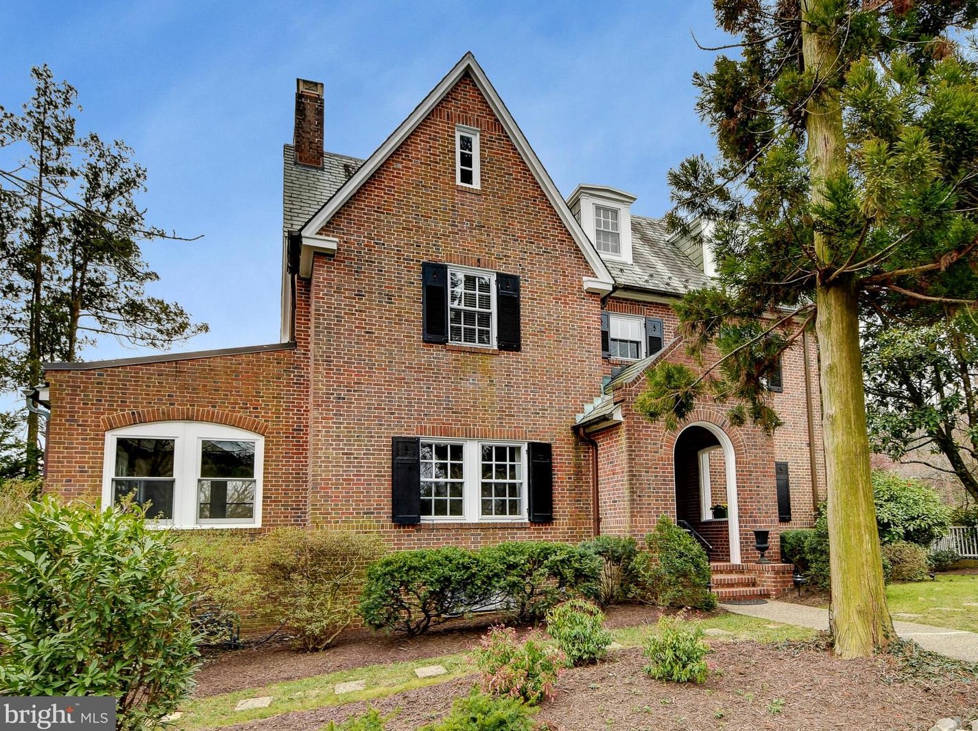 100 Ridgewood Rd, Baltimore, MD 21210-2537