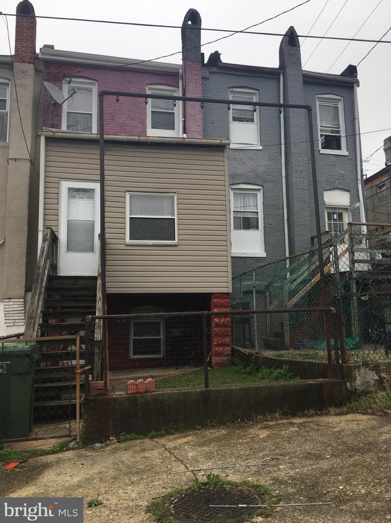 102 Smallwood St, Baltimore, MD 21223-1520