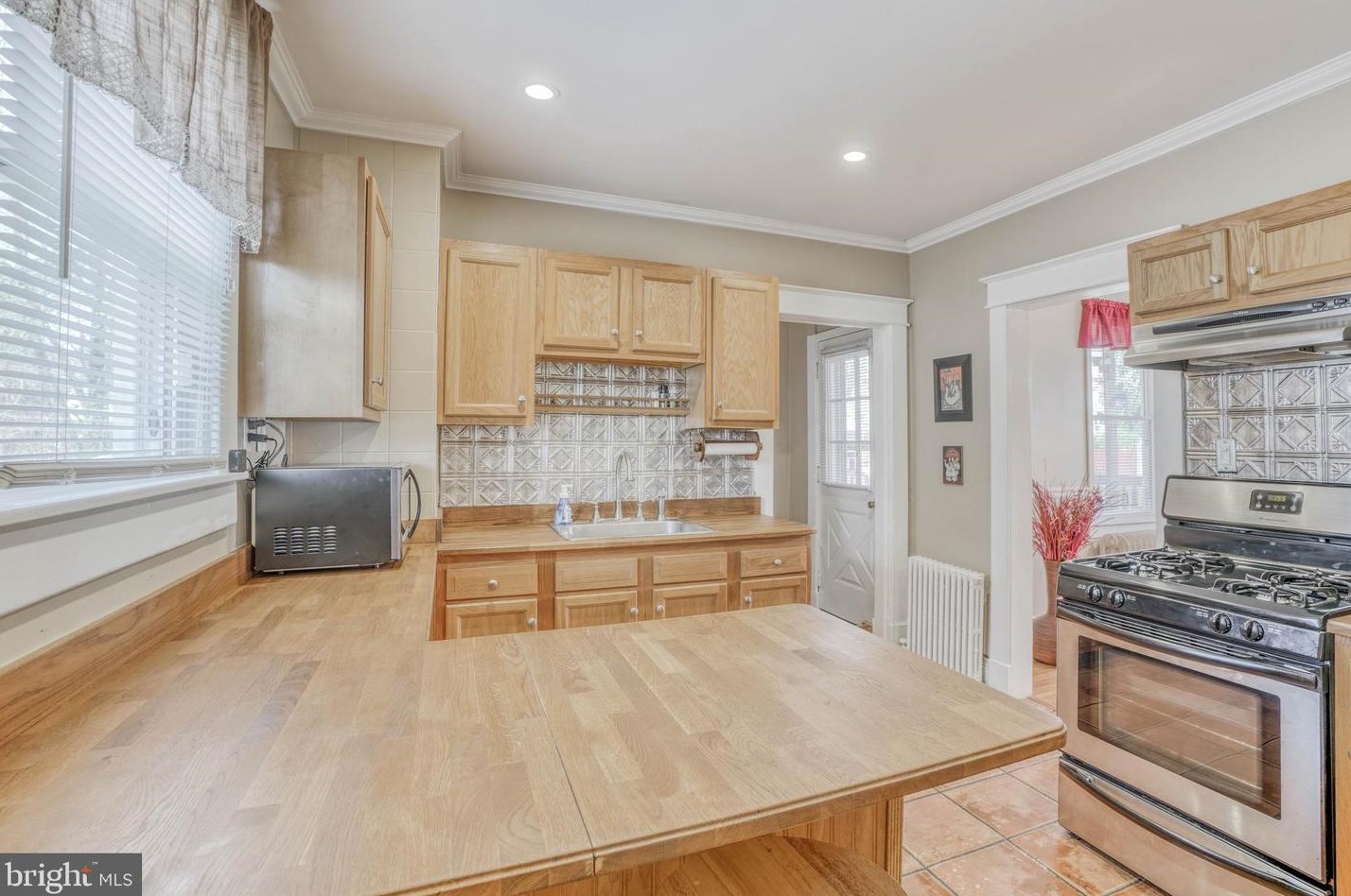 4602 Bayonne Ave, Baltimore MD 21206-2807 exterior