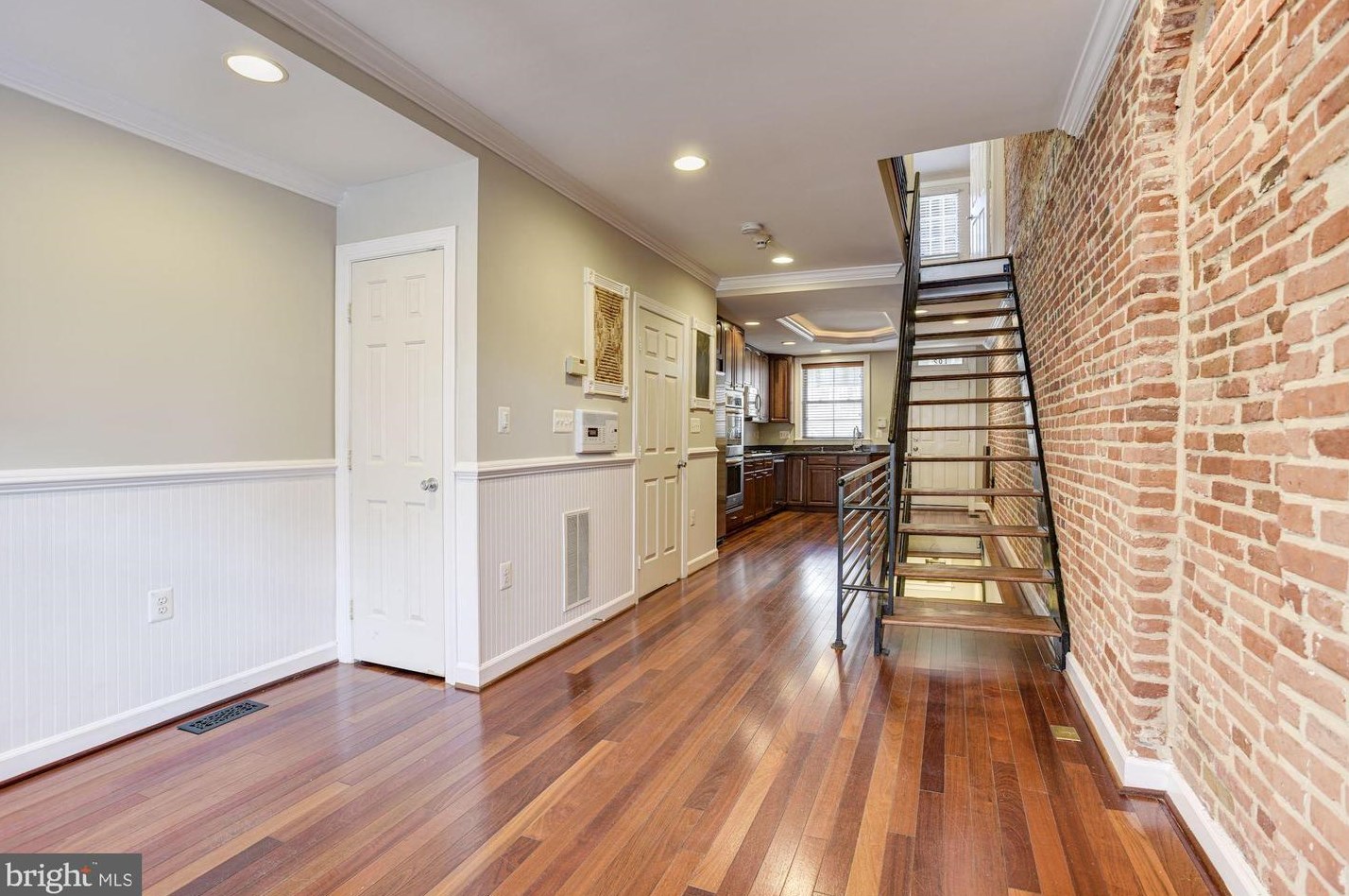 102 Burnett St, Baltimore, MD 21230-3704