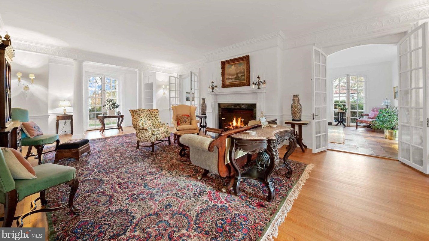 4001 Charles St, Baltimore, MD 21218-1749
