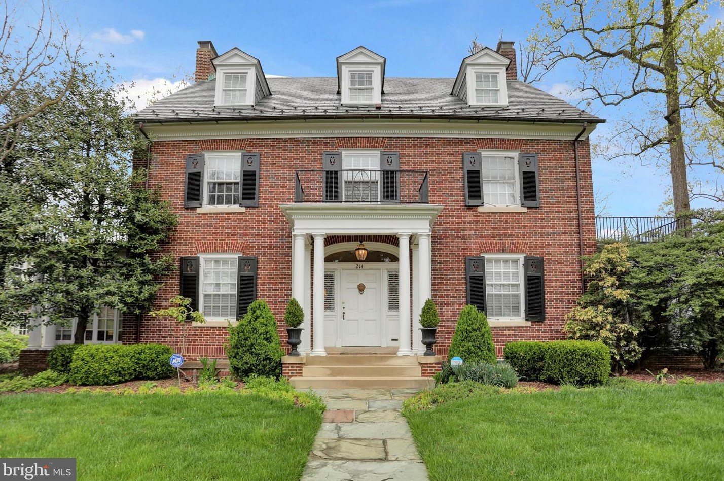 214 Northway, Baltimore, MD 21218-1140